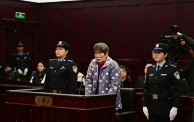 余华英庭审很嚣张 宣判后才落泪