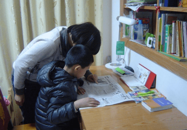 小学女生在教室呕吐 老师叫家长清理