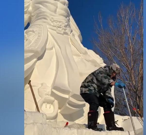 雪雕师回应黑悟空雪雕被嘲憨厚