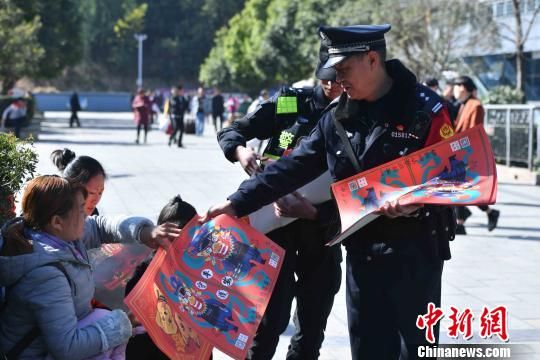 警察节看《驻站》小民警上演逆风翻盘