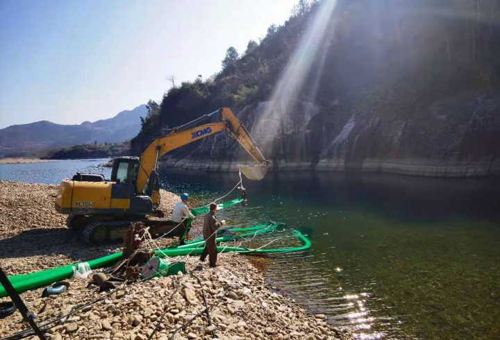 村委会回应施工队给山泉水“上锁”